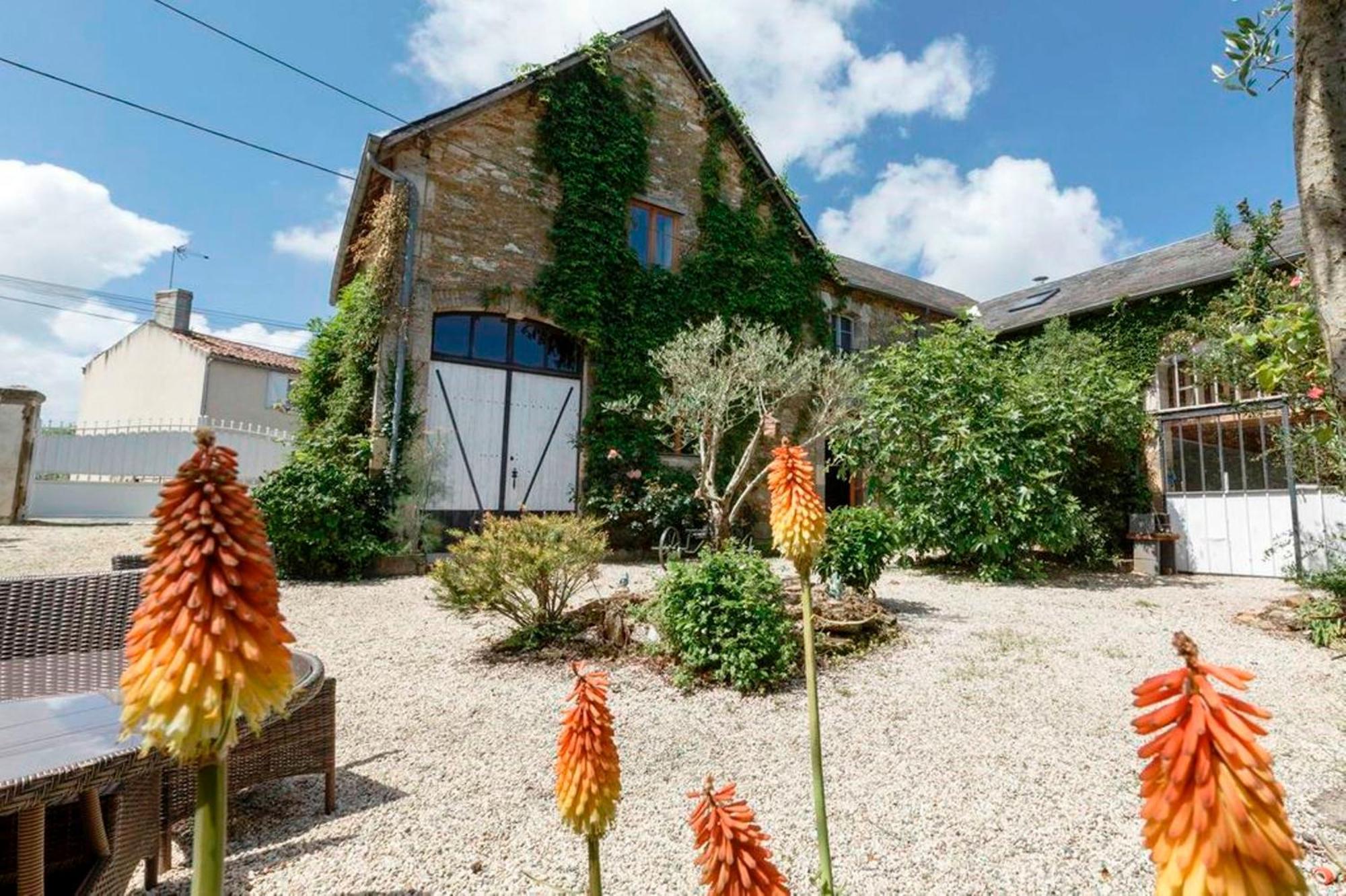 Holiday Home La Brijopa Bazoges-en-Pareds Bilik gambar