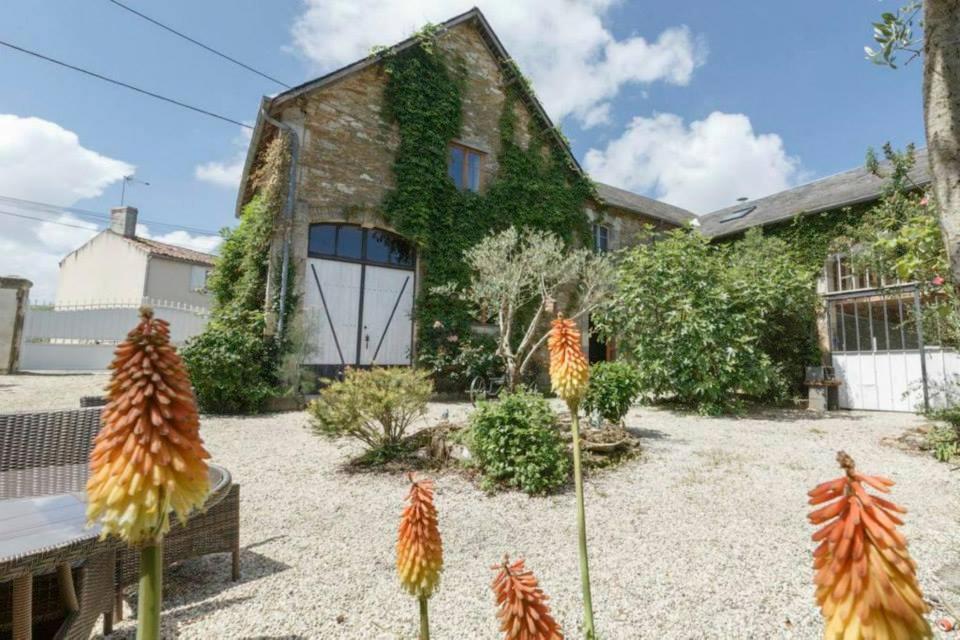 Holiday Home La Brijopa Bazoges-en-Pareds Luaran gambar